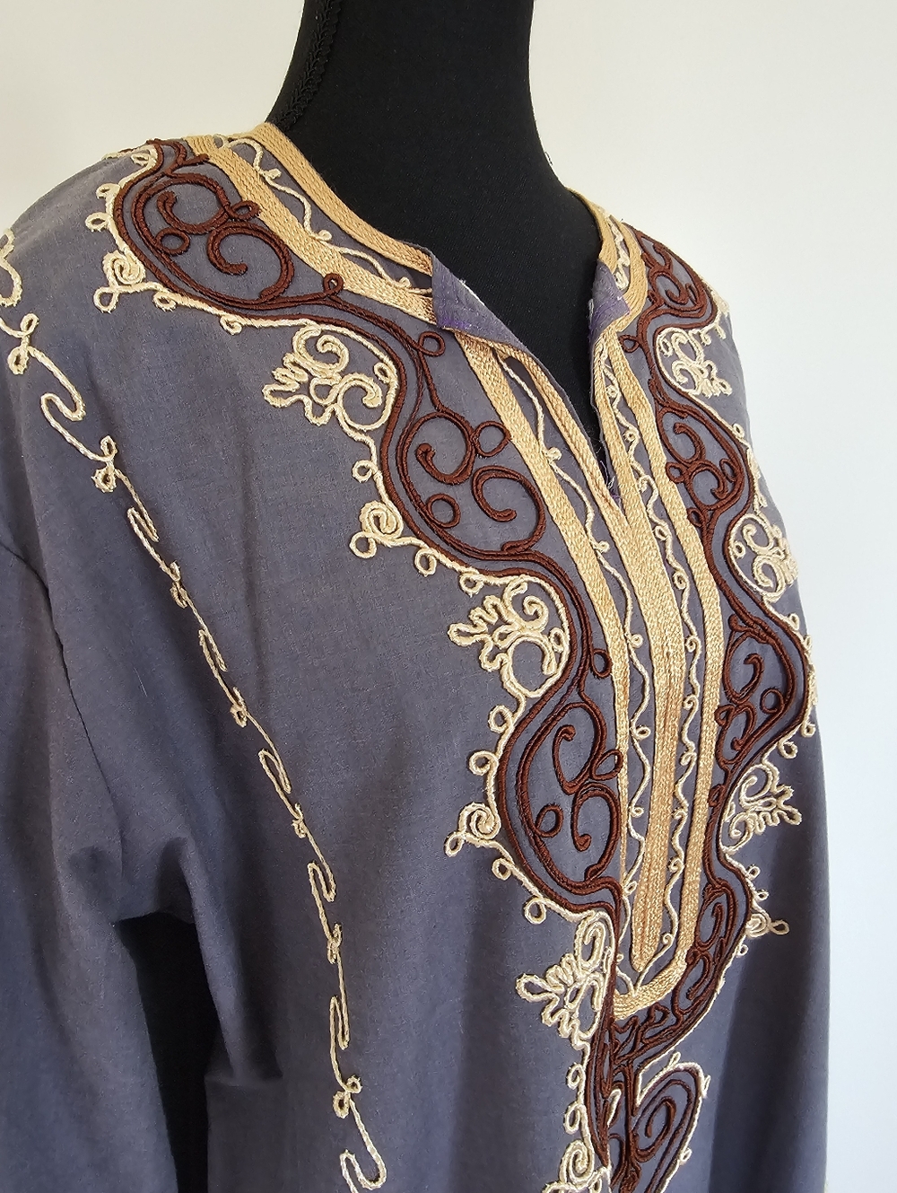 VINTAGE EMBROIDERED CAFTAN - Picture 3 of 15